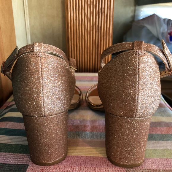 Size 9 rose gold heels - Picture 3 of 4